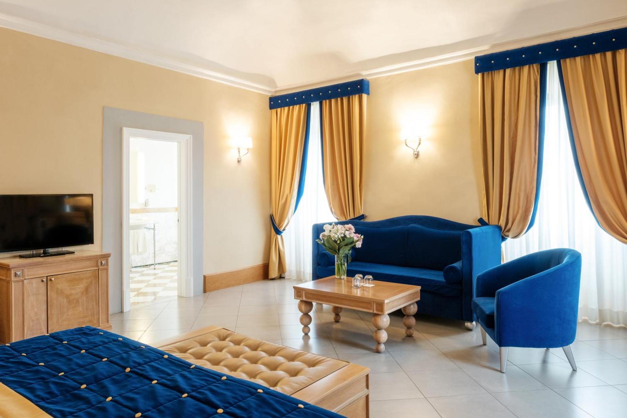 فندق ومنتجع فيلا تولومي فلورنس المظهر الخارجي الصورة A suite at the hotel