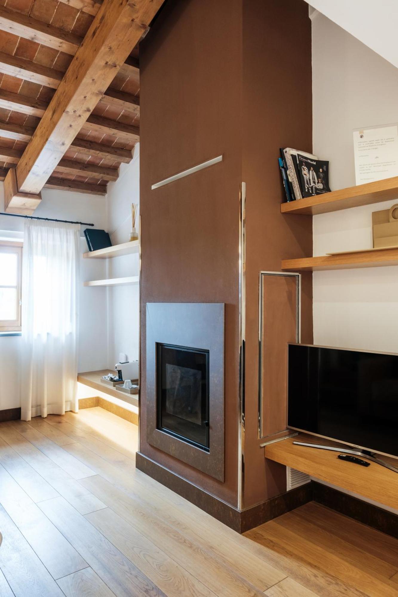 فندق ومنتجع فيلا تولومي فلورنس المظهر الخارجي الصورة A fireplace in a hotel room