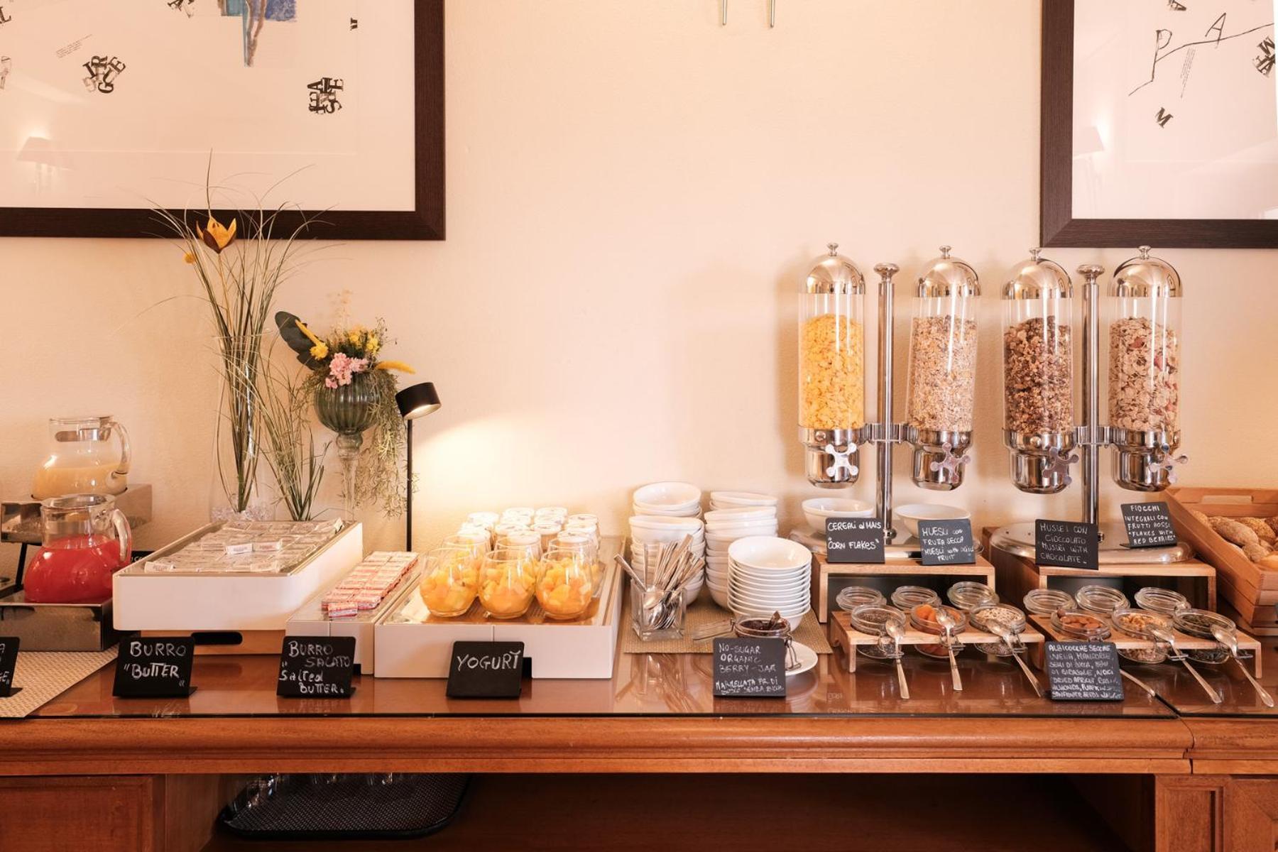 فندق ومنتجع فيلا تولومي فلورنس المظهر الخارجي الصورة A breakfast buffet