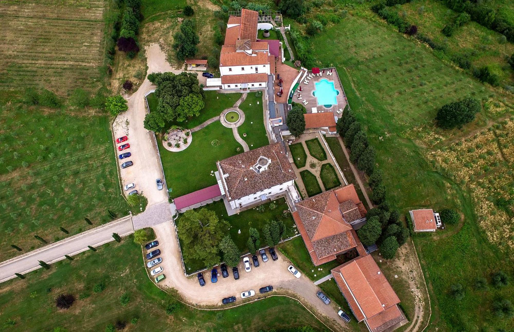 فندق ومنتجع فيلا تولومي فلورنس المظهر الخارجي الصورة Aerial view of the castle